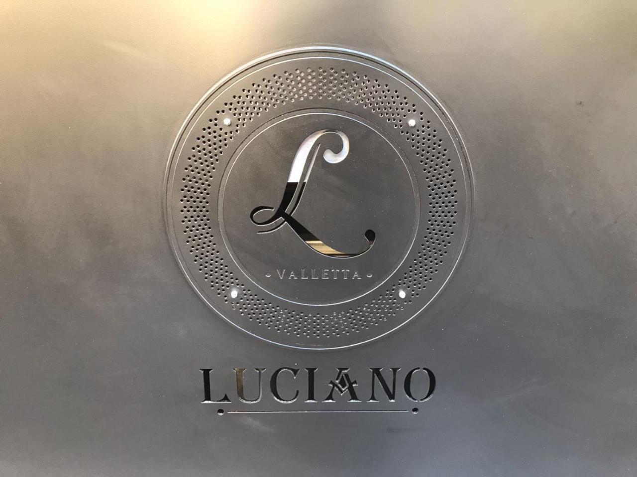 Luciano Valletta Boutique Esterno foto